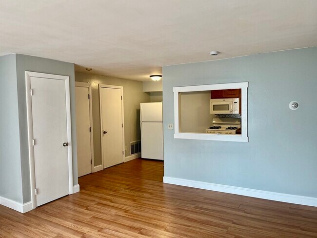 Photo - 225 Danforth St Unidad 3L