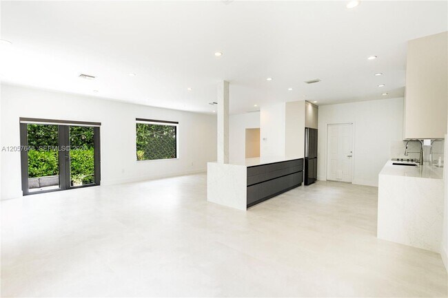 Photo - 925 Algaringo Ave