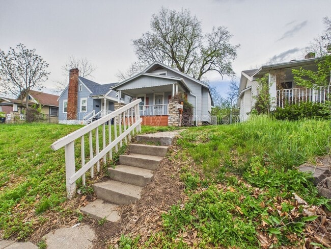 Building Photo - 4028 E 68th Terrace