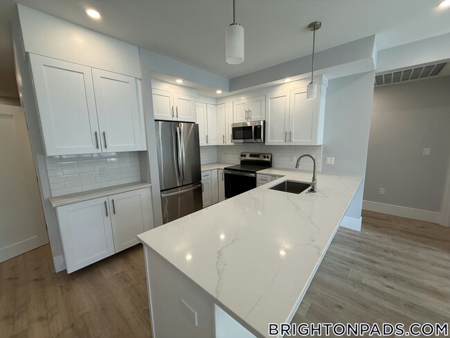 Building Photo - 124 Kenrick St