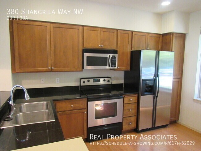 Photo - 380 Shangrila Way NW