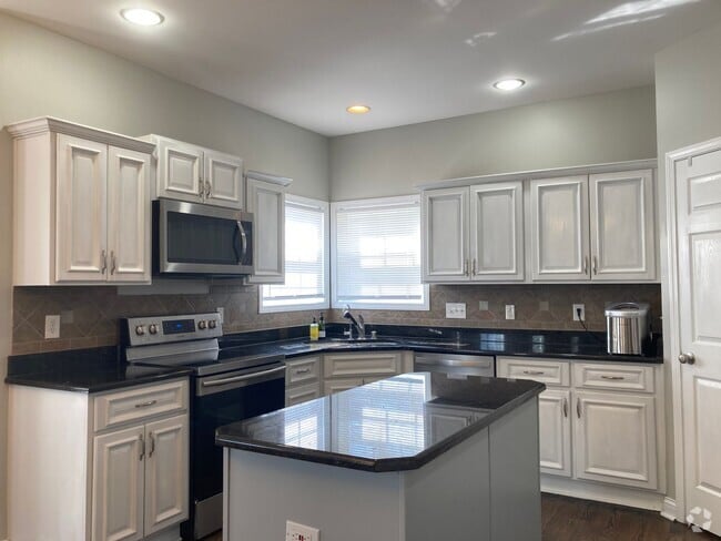 Building Photo - 2543 Kensington Way Rental