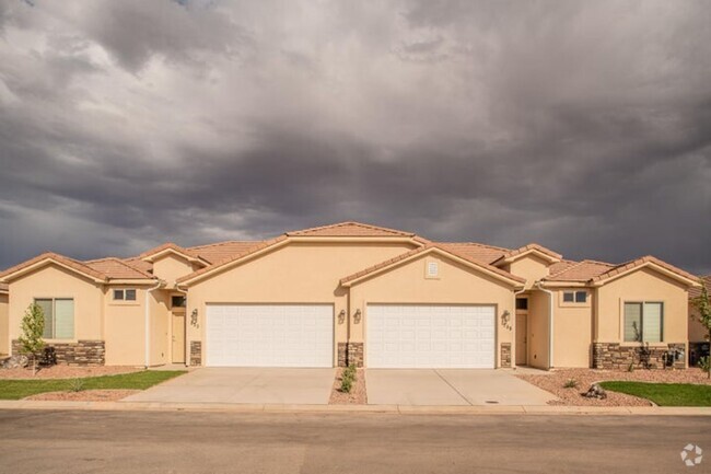 Building Photo - Spacious 2-Bedroom Duplex with Den & Fence... Rental