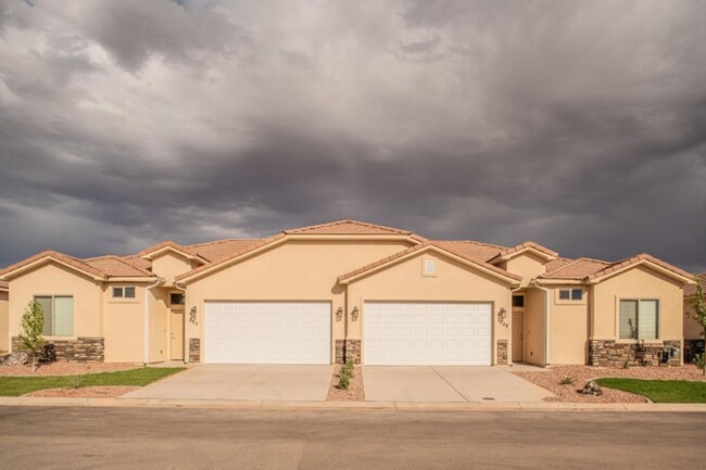 Spacious 2-Bedroom Duplex with Den & Fence... - Spacious 2-Bedroom Duplex with Den & Fence... Casa