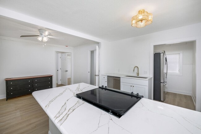 Building Photo - 618 7th Ave N Rental
