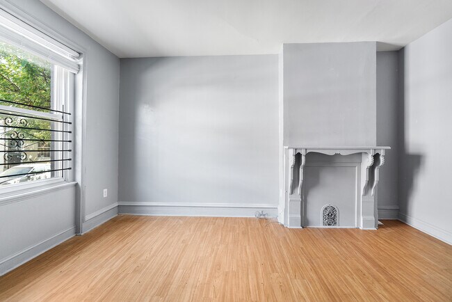 Photo - 1624 Edgley St