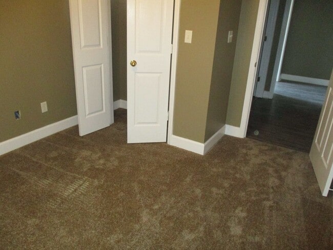 Photo - 139 Tabatha St