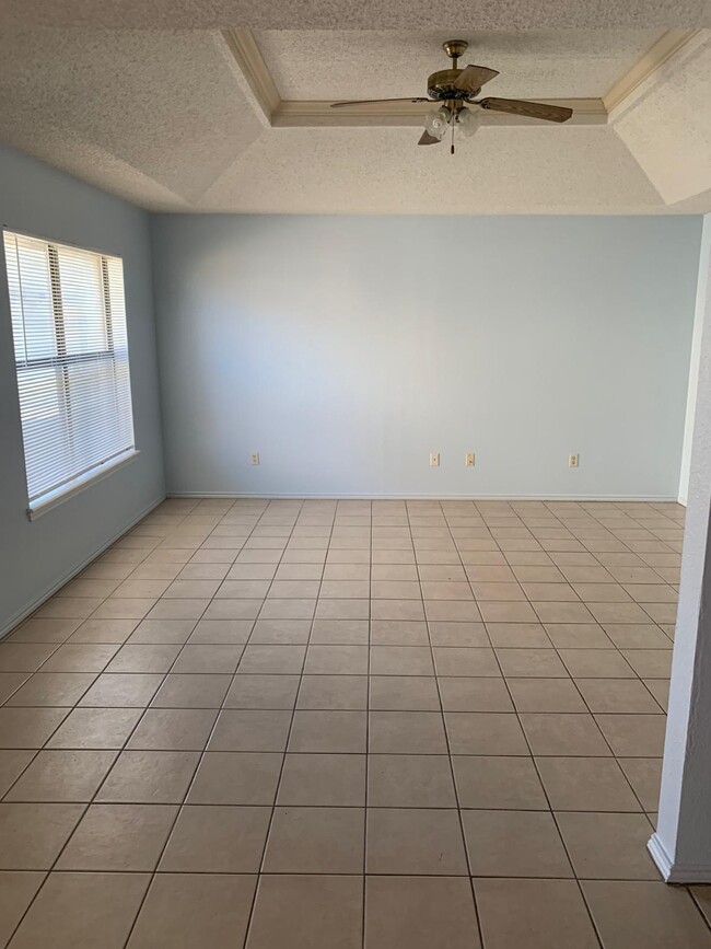 1001 Lexington Cir