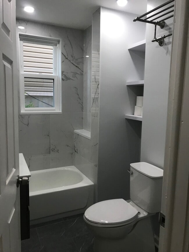 Building Photo - 242 Sanford St Rental