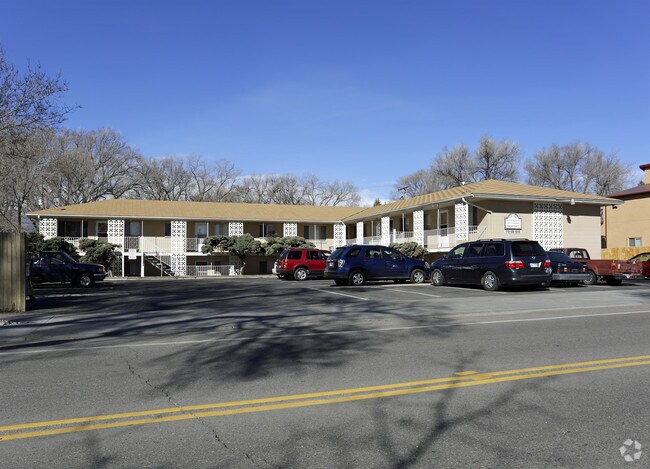 Primary Photo - Parklane Apartments