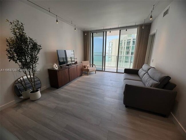 Photo - 1300 Brickell Bay Dr Unit 1300 Brickell Bay Dr 2504