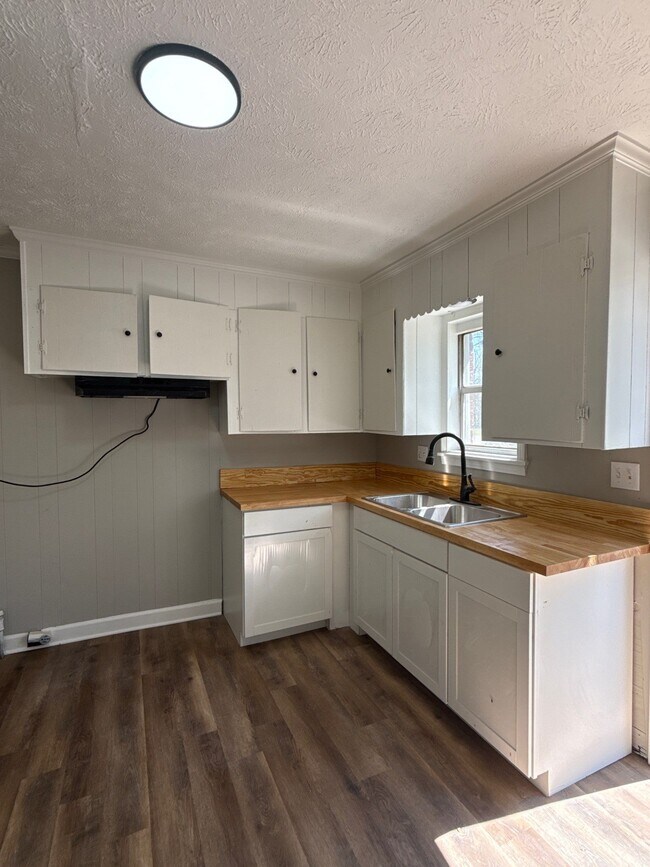 Photo - 808 Cobb Cir