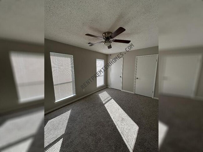 Photo - 205 Otter Pl