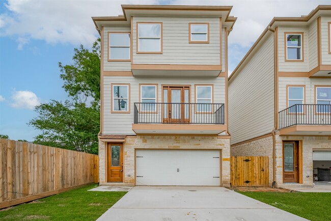 Photo - 2206 Hoskins Dr