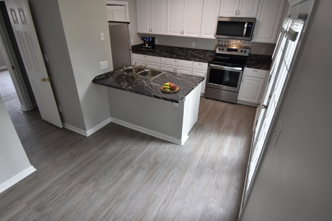 Photo - 630 S Main St