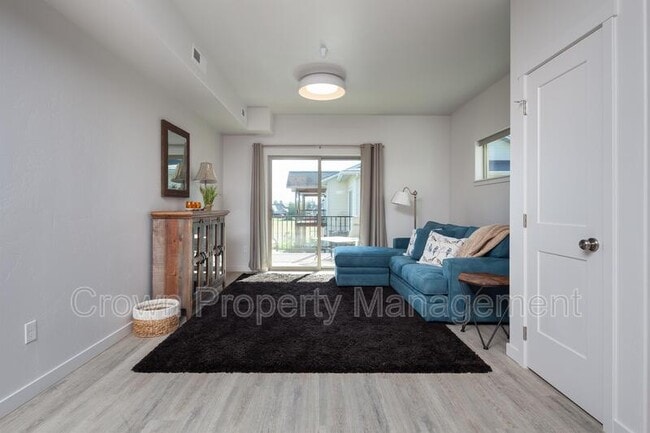 Photo - 207 Sawyer Ln
