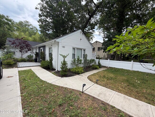 Photo - 185 Elmwood Rd