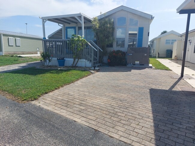 Covered porch..2 parking areas - 1475 Flamingo Dr Unidad 175 Rental