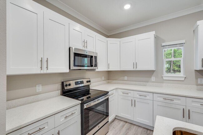 90 Date Palm Ln