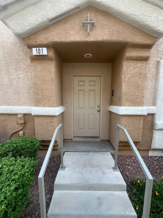 2 story 2 bedroom - 2 bath - 1 car attached garage - 1182 sq feet - in gated community. - 2 story 2 bedroom - 2 bath - 1 car attached garage - 1182 sq feet -  in gated community. Unidad 101