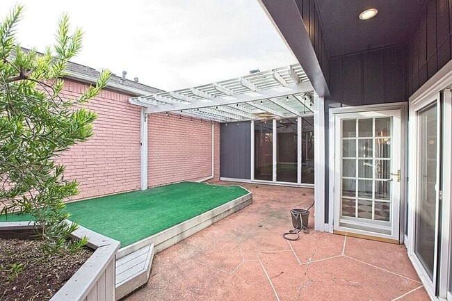 Photo - 3217 Squireswood Dr