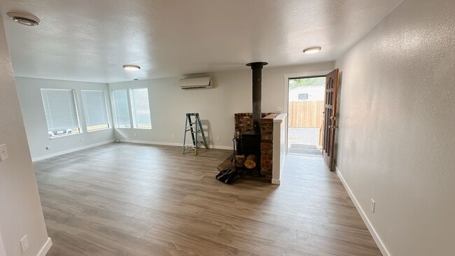 Photo - Affordable 3bdrm/1 bath home with storage ...