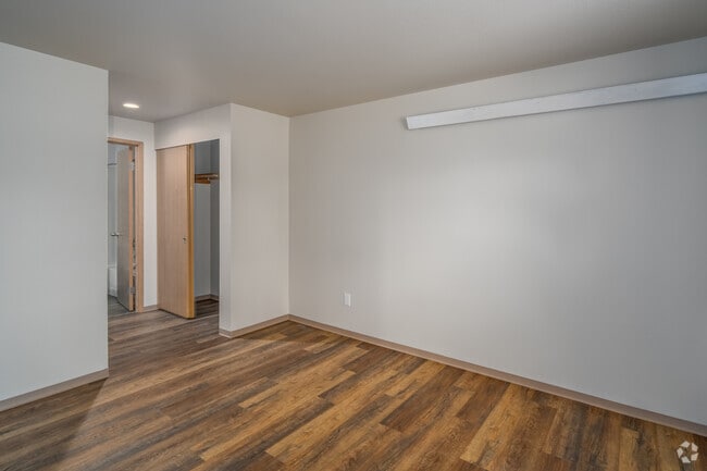 2BR, 1BA - 862SF - Bedroom