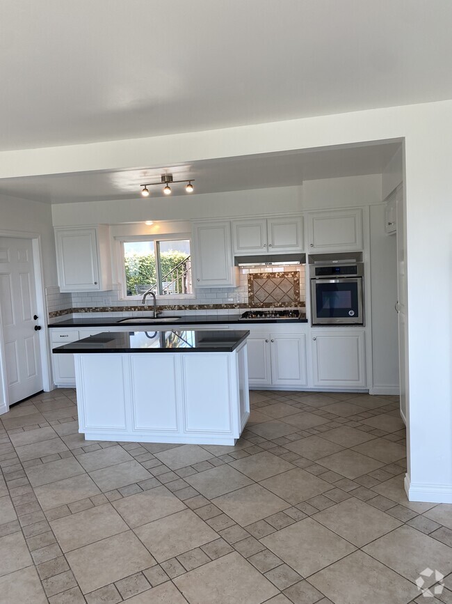 Building Photo - 667 W 37th St Unit 667 Rental