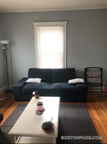 Building Photo - 208 Kelton St