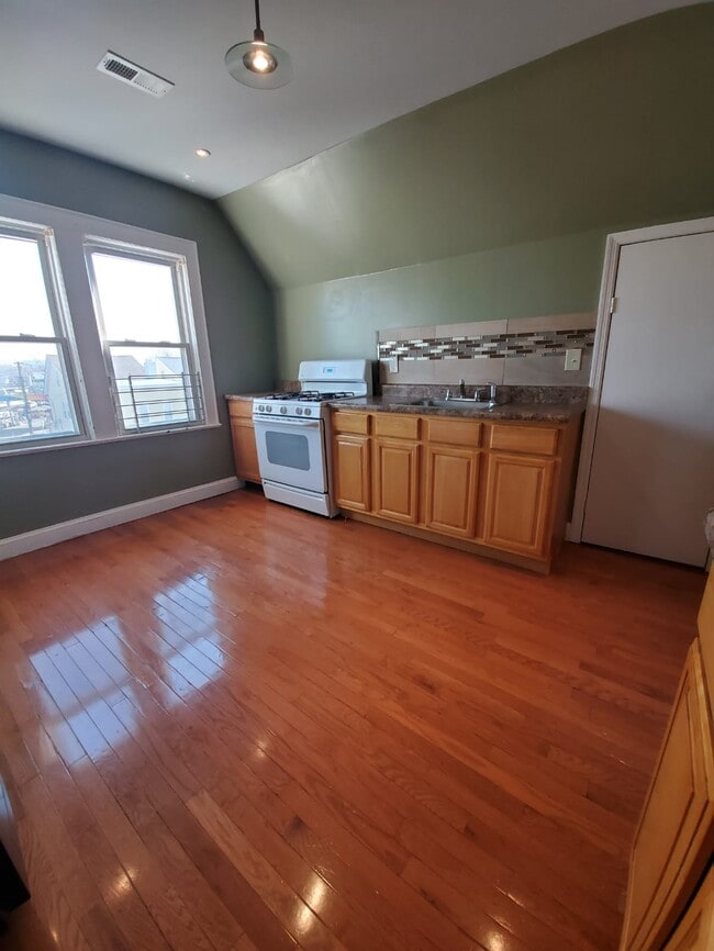 Photo - 322 Ampere Pkwy Unit 3