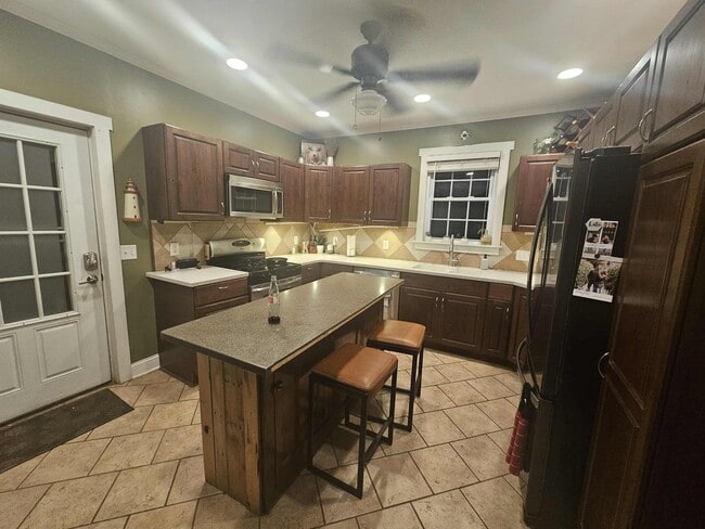 Photo - 93 N Rose Blvd