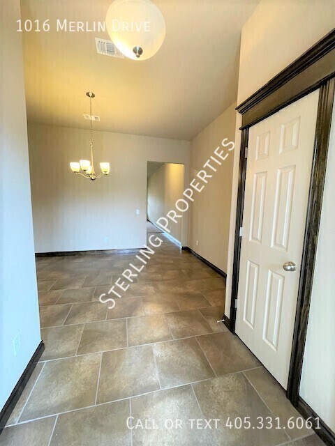 Photo - 1016 Merlin Dr