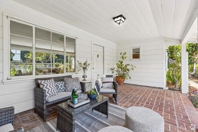 Building Photo - Great 3/2 in Incredible Downtown Location Rental