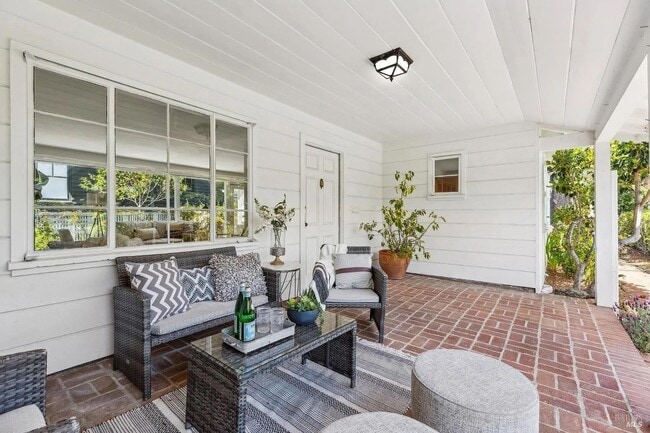 Building Photo - Great 3/2 in Incredible Downtown Location Rental