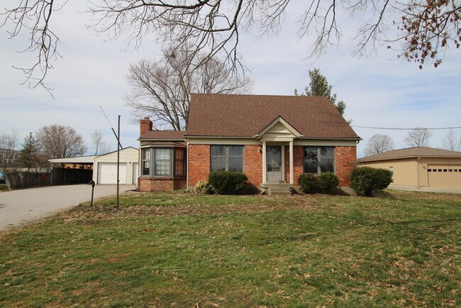 Three bedroom home off S Pope Lick Rd - Three bedroom home off S Pope Lick Rd