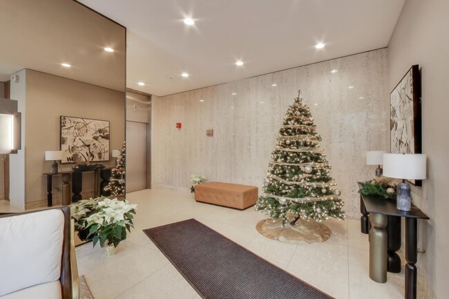 Photo - 1255 N Sandburg Terrace