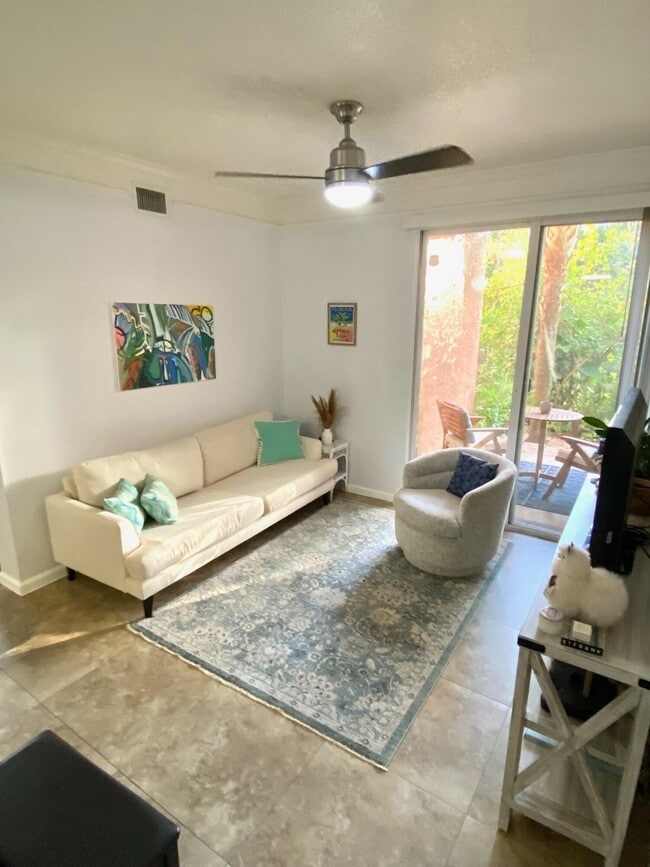 Building Photo - 1108 Myrtlewood Cir E