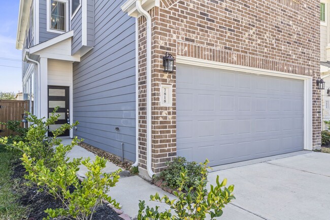 Building Photo - 7818 Starfish Arbor Dr