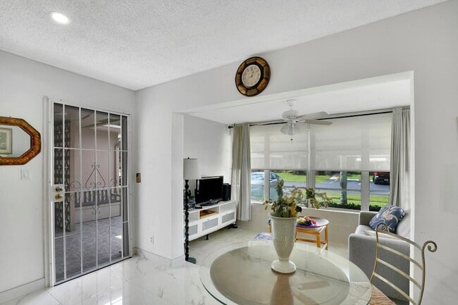 Photo - 1317 High Point Way SE