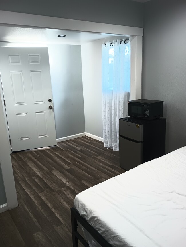 Photo - 25519 Belle Porte Ave