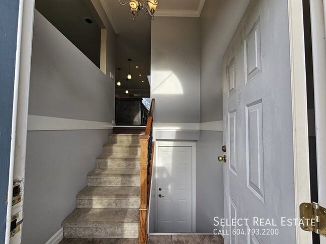 Photo - 32985 Malahat Pl Unit A