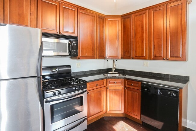 Building Photo - 4806 N Paulina St Unit 1