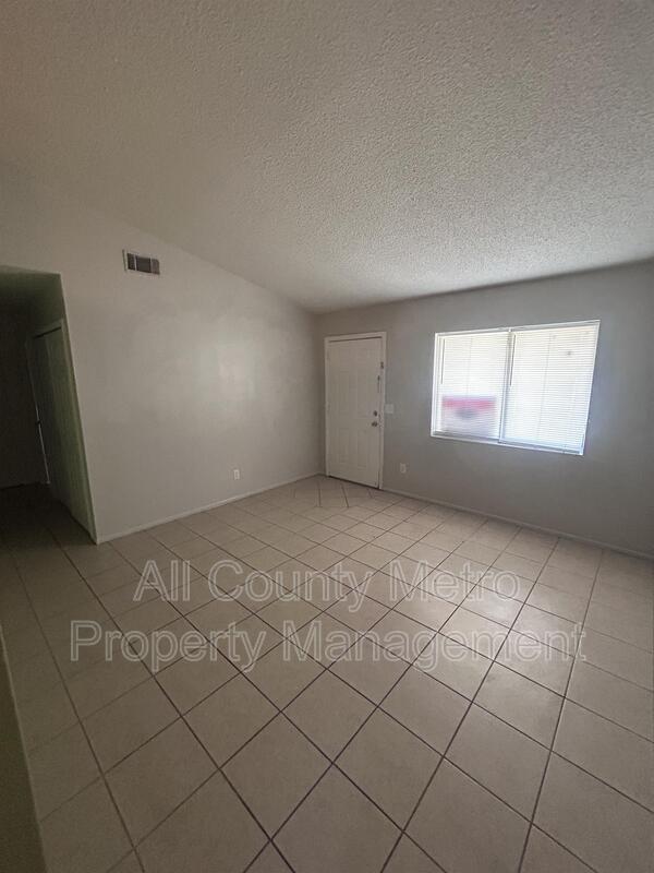 Photo - 2539 Ridgewood Ave