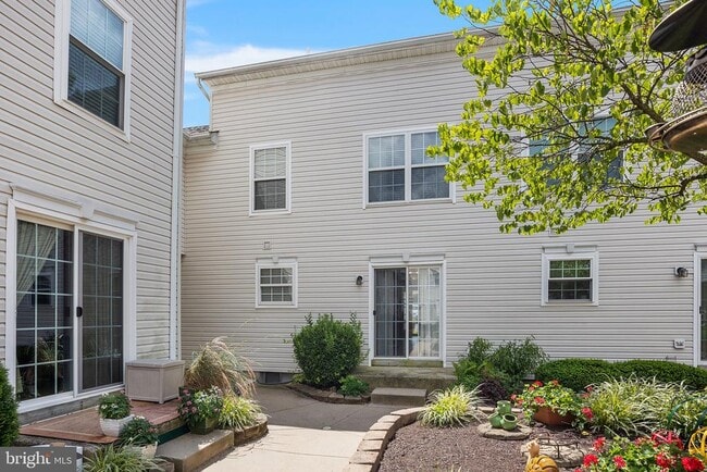 618 Songbird Ct