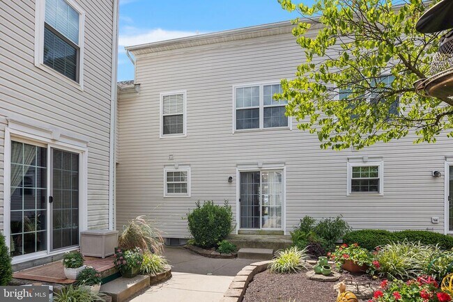 Photo - 618 Songbird Ct