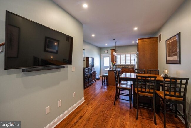 Photo - 2217 League St