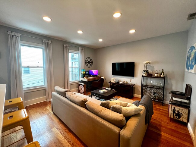 Photo - Well Renovated 2-Bed, 2-Bath Apartment in ...