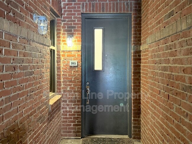 Photo - 1101 W 1st St Unit 105