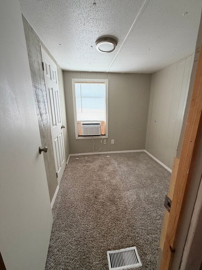 Photo - 315 Thompson Rd