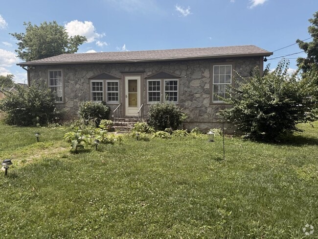 Building Photo - Cute cottage, great location Rental